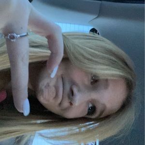 Meet your Posher, Stella